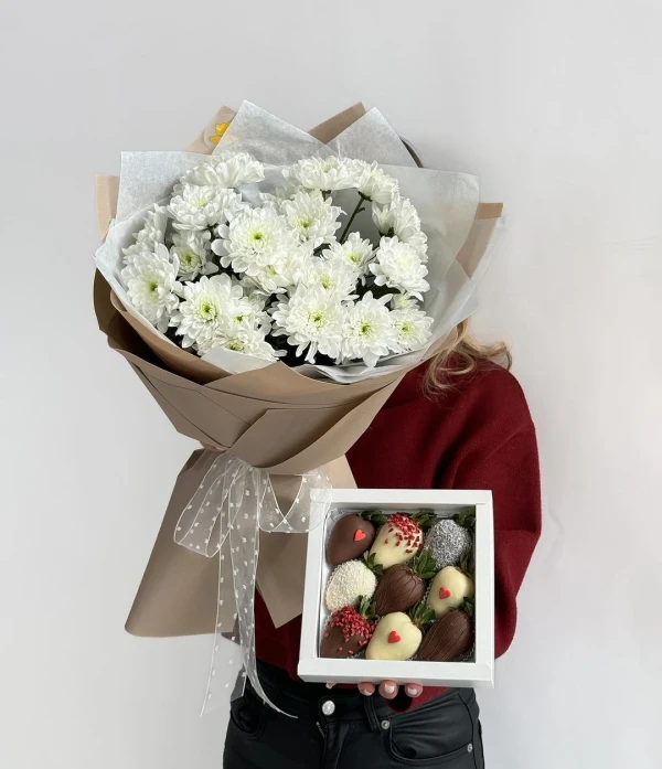 Сет "Прямо в сердце" — «Сет Прямо в сердце» — подарочный сет Dolce Sweets из 4 ягод клубники в белом шоколаде и 5 ягод клубники в…